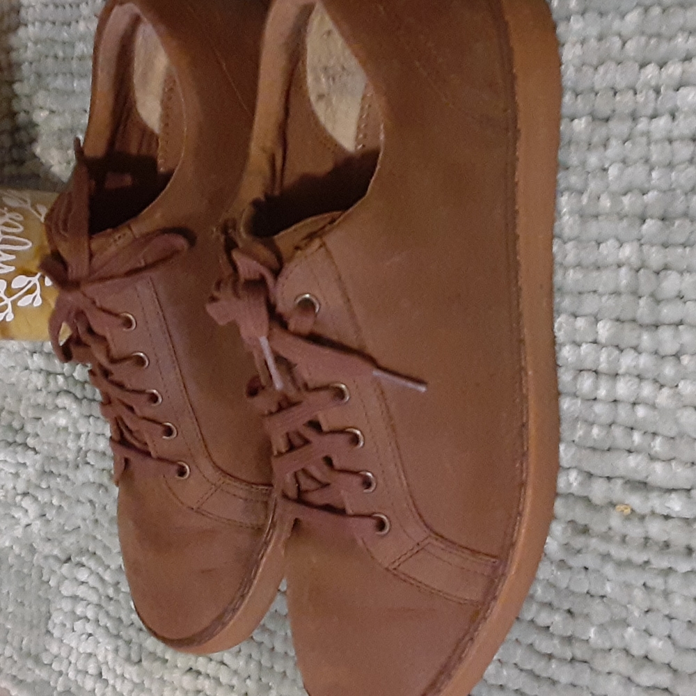 UGG  shoes  size   9.5